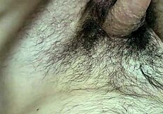 Igra s prostato in igračkami me spravi do močnega orgazma