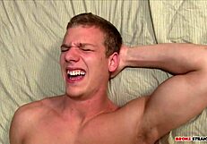 Ο παρθένος κώλος του Johnny F γαμάται σκληρά