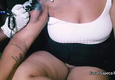 i'm getting a tattoo without panties, showing everything to the tattooist.