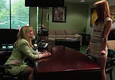 Зрелая милфа лижет милую рыжую в первом лесби