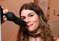 Zeta Paws Dildo Deepthroat With Toys