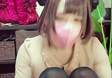 ねえ、可愛い猫耳レディボーイのソロプレイ見てみて！