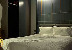 Green Bubble Hottie Deepthroats and Takes Raw Creampie!