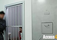 Teen 18+ Cindy Shine chycena a šikanována falešnými policajty