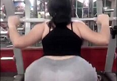 Stunning Thai Beauty Bathes Sensually In Tub