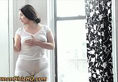 Mormon girl tries solo masturbation for the first time