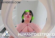 Alternative beauty gets shocked by toilet in Kittyacam video