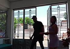 I seduced the delivry guy with my tits