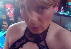 Потрясающая латина транссексуалка эскорт показывает горячее тело для дикого секса