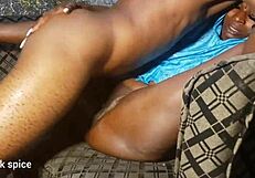 hawusa girl drops by for a quick steamy session.