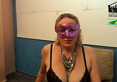 coroa loira gives a hard pussy fucking to her well-endowed friend.