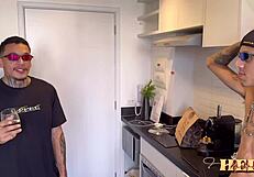 Cheguei Do Rolê E Ofereci Mamada Pro Entregador, Ele Comeu Meu Cuzinho E Namorado Pegou No Flagra.