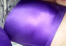 Большой булдж в спандексе дразнит, все в шоке от такого зрелища! Чистое соблазнение!