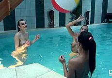 Jsem posedlý Kari, Mea Melone a Victoria Daniels v téhle divoké kuřbě orgii!