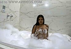 eu naquele banho sensual de espuma na banheira