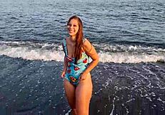 Anaduro12 se norčuje na plaži