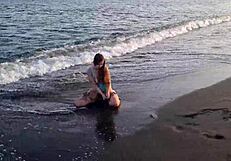 anaduro12 шалит на пляже