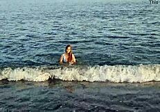 anaduro12 gets naughty at the beach