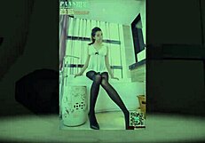 Nhung Hot Girl Looks Beautiful And Sexy