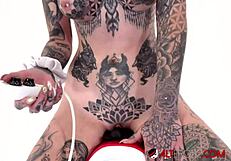 tattooed amber luke experiences the tremor ride for the first time, feeling every sensation