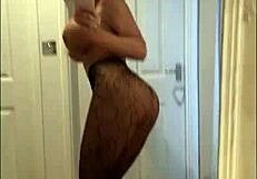 Sophie James Shows Perfect MILF Body