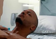 Zapeljem črnega zdravnika v bolnici za karierni skok