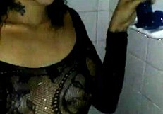 Brook Starr juega con juguetes y recibe duchas doradas de polla larga 😈