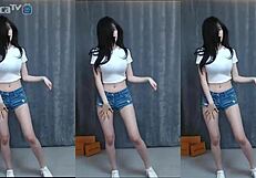 Korean Girl Dances with SENSUAL MAGIC on Phone