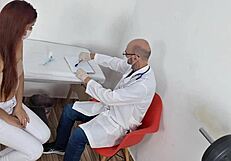 Doctor Applies Injection to Patient with Small Waist at Hospital. It’s Intense!