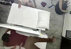 Video Grabación Real! Masajista Bangs Wife Next to Husband with Huge Ass