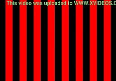 Rozchylanie czarnej cipki pod wielkiego kutasa