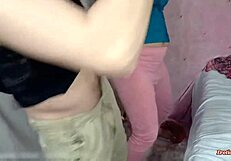 Канадская дези-степсистра Sara танцует горячий муджра с длинноволосым степбразером