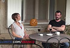 Cougar Catalya zapeljana s strani mladega žrebca za divjo akcijo