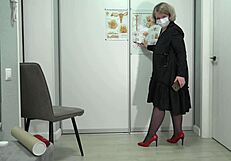 Amateur solo roleplay with mature MILF and big pussy