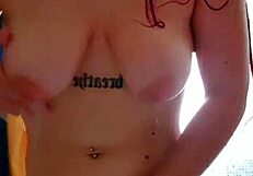 动漫女孩享受淋浴时光多次高潮