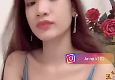 אינסטגרם אנה ק102 מראה חזה שטוח קטן