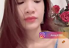 אינסטגרם אנה ק102 מראה חזה שטוח קטן