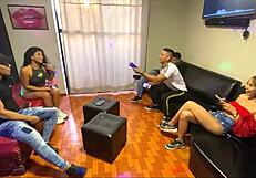 Orgia bisexual gay con dos chicas y tres chicos