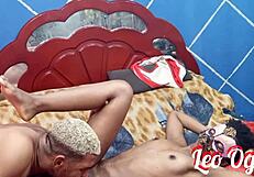 gata geme gostoso com pau no cu