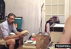 Teenfidelity Lexi Lore drzno dobi creampie od Steve Holmes velikega kurca