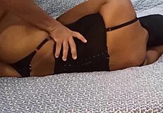 Esposa Mascarada Roçando e Levando Gozada na Buceta