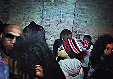 小黑妞户外脱内裤秀！