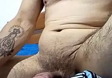 deliciosa paja hetero vergon - who wants this gay handjob?