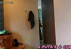 corno de uber busca novinho pauzudo para foder putinha no motel.