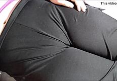 젠장! 타이트한 요가 팬츠 낙타발에 정액 폭발