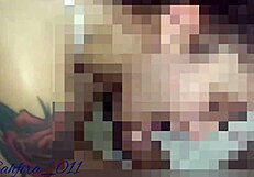 novinha fazendo garganta profunda no pauzao preto