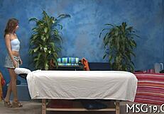 Zadovoljujem maserko s svojo noro ritjo, to me vžge