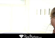 sofia valletta in kitchen fucking with mature brunette and creampie