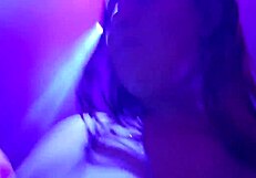 fiz ménage na festa nudista na casa de swing