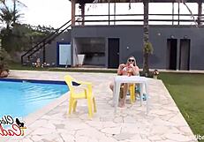 hey, o piscineiro me deixou toda melada de porra, que tesão foi esse?